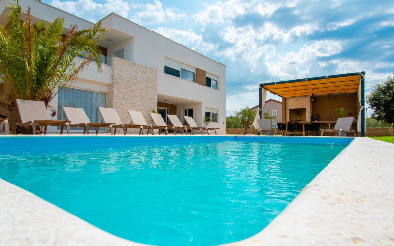 PAG - MANDRE, na predaj vila 260 m2, novostavba, sauna, bazen, výhľad, pozemok 1124 m2