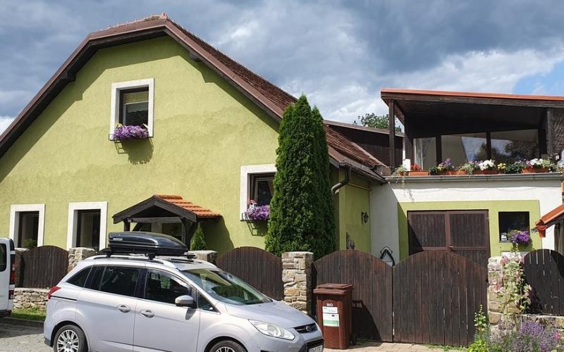 PREDAJ: veľký poschodový rodinný dom v Poprade - Matejovce s garážou a zasklenou verandou