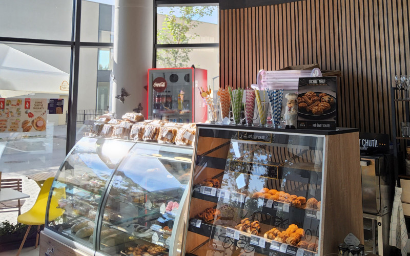 Predaj! KAVIAREŇ-CUKRÁREŇ Rača, 25000eur. Po zľave.