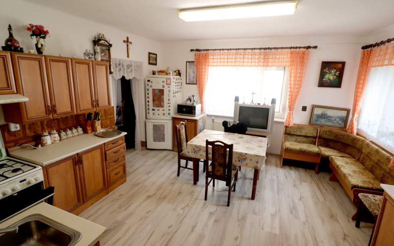 PREDAJ: Starší 4+1 izbový dom, Moravské Lieskové