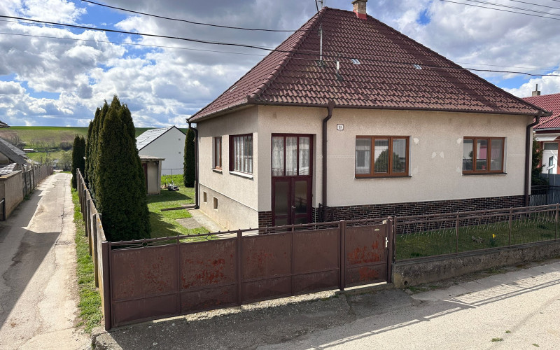 PREDAJ: 3izbový zachovalý domček, Pastuchov