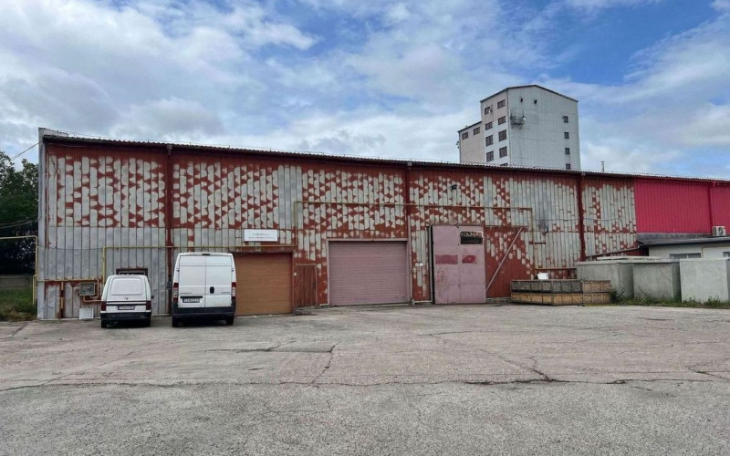 Na predaj prevádzkové a skladové haly s administratívou v Trnave na Chovateľskej ulici