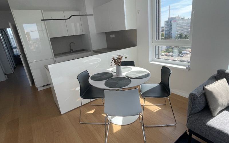 Na prenájom moderný 3-izbový byt v Prúdoch s parkovaním v garáži