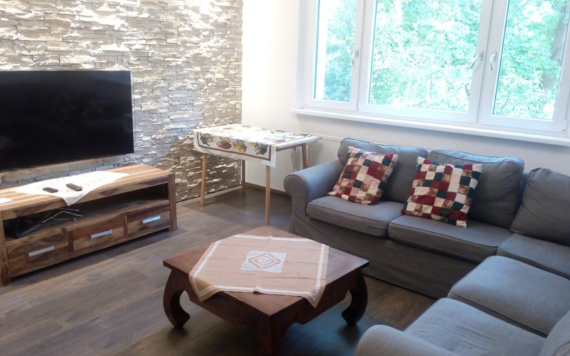 Priestranný 2-izbový byt na prenájom PETRŽALKA