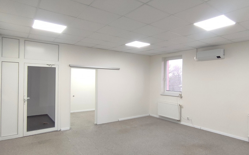 Moderné kancelárske priestory s vlastným parkovaním blízko centra mesta.