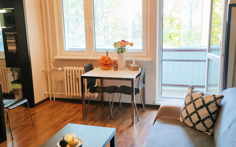 Priestranný 2-izbový byt, Dúbravka - ulica M.Sch. Trnavského