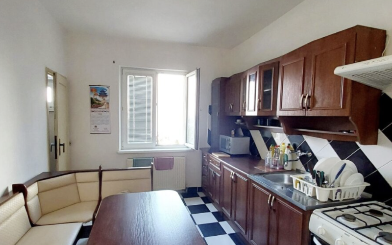 Veľkometrážny 1-izbový byt na prenájom - Staré Mesto