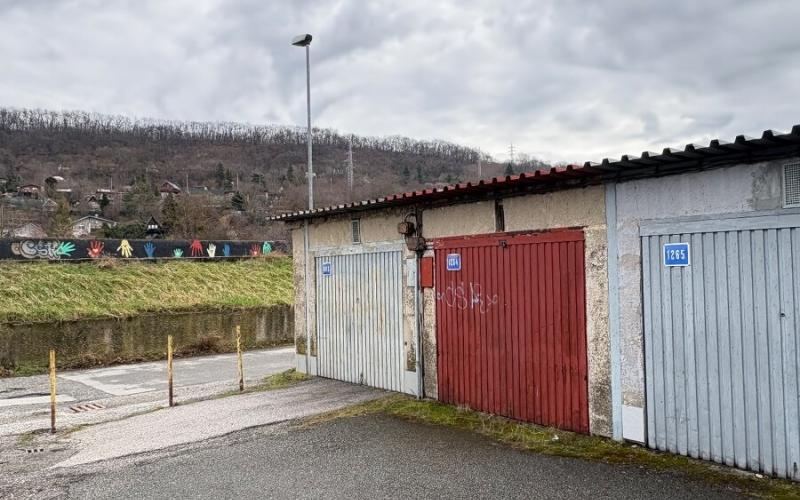 Garáž Košice - Nad jazerom, Baltická, bez elektriny, pozemok OV
