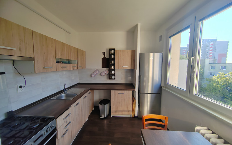 3 izbový byt v Bratislave-Dúbravka-Sekurisova ul., loggia