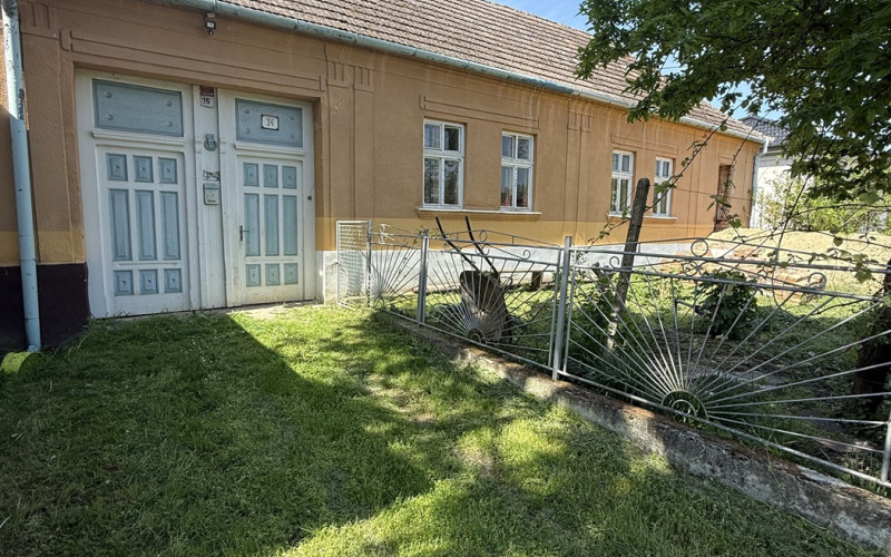 Na predaj starší rodinný dom v obci Tepličky  okr. Hlohovec