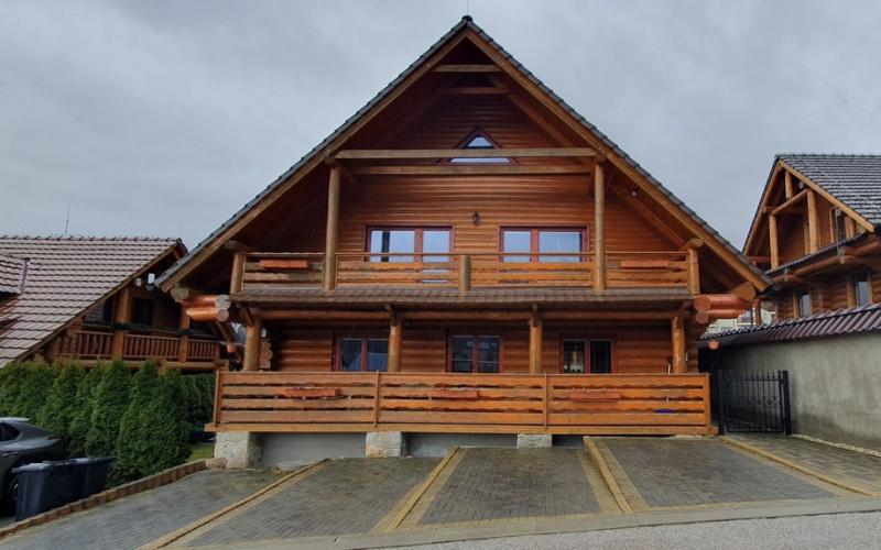 PREDAJ: veľký luxusný poschodový zrubový dom Vysoké Tatry