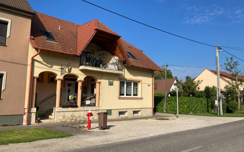 PREDAJ rodinný dom s kvetinárstvom Rajka