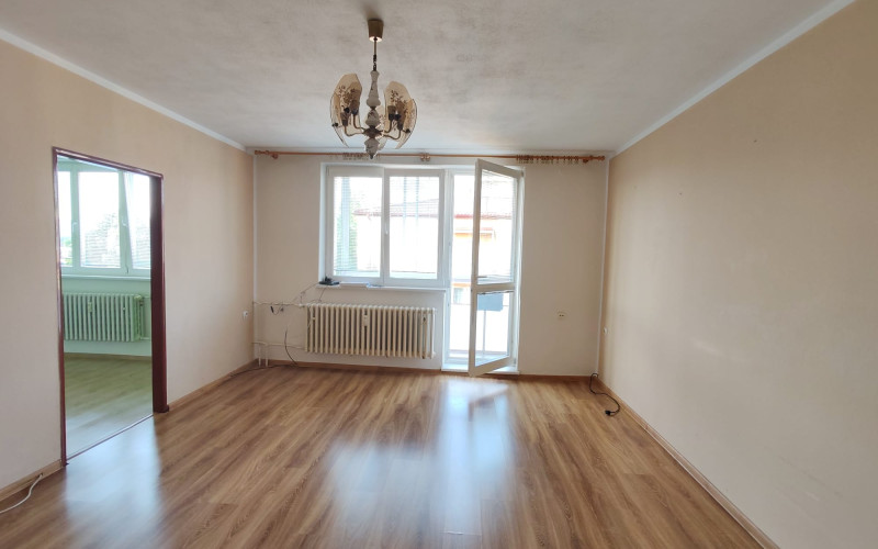 ZNÍŽENÁ CENA !! Ticho, komfort a priestor – 3-izbový byt v Ladcoch čaká na Vás!