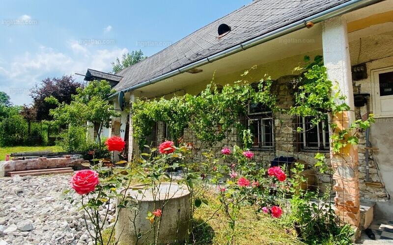 Jedinečný  rodinný dom v blízko Košíc, obec Füzérradvány.