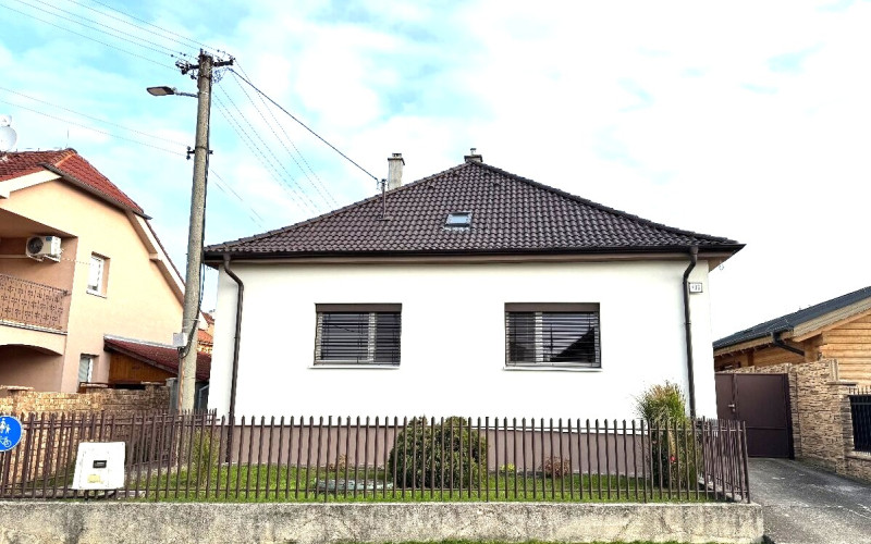 Na predaj rodinný dom s ďalšou prístavbou v obci Trstín