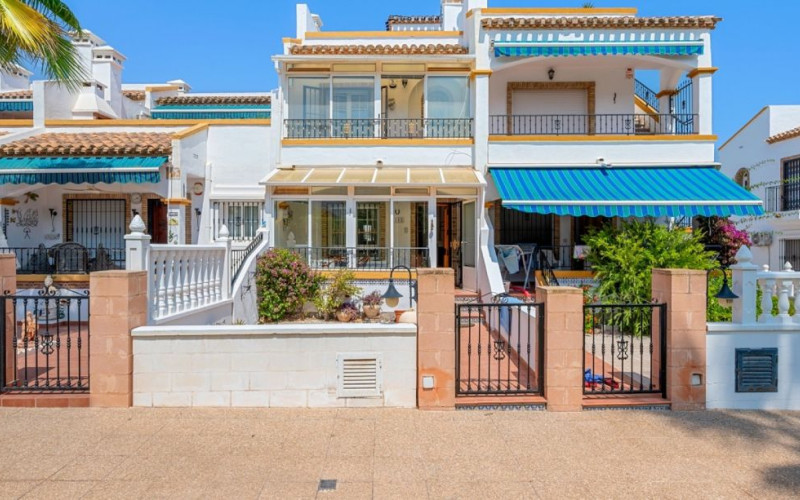 Radový dom 3+kk s bazénom Orihuela Costa, Španielsko