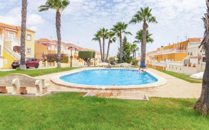 Radový dom 3+kk s bazénom Orihuela Costa, Španielsko
