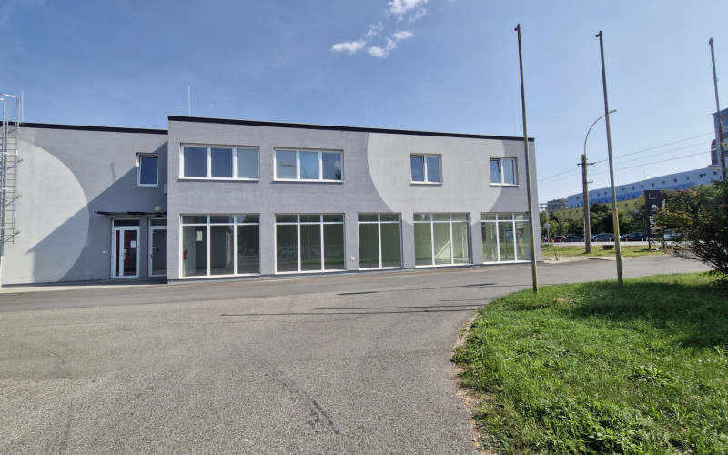 Na predaj obchodné priestory na hlavnom ťahu. Močarianska ulica, Michalovce