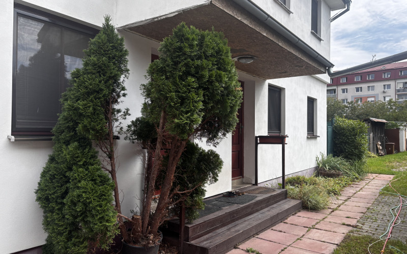 Rodinný dom s 2 bytovými jednotkami NA PREDAJ, VAJNORY