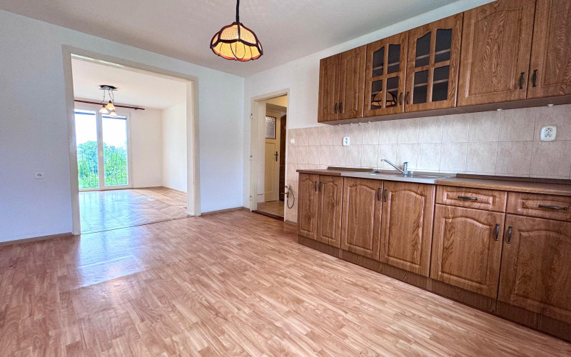 PREDAJ- 2iz. byt s balkónom  v Hlohovci  na ulici R. Dilonga