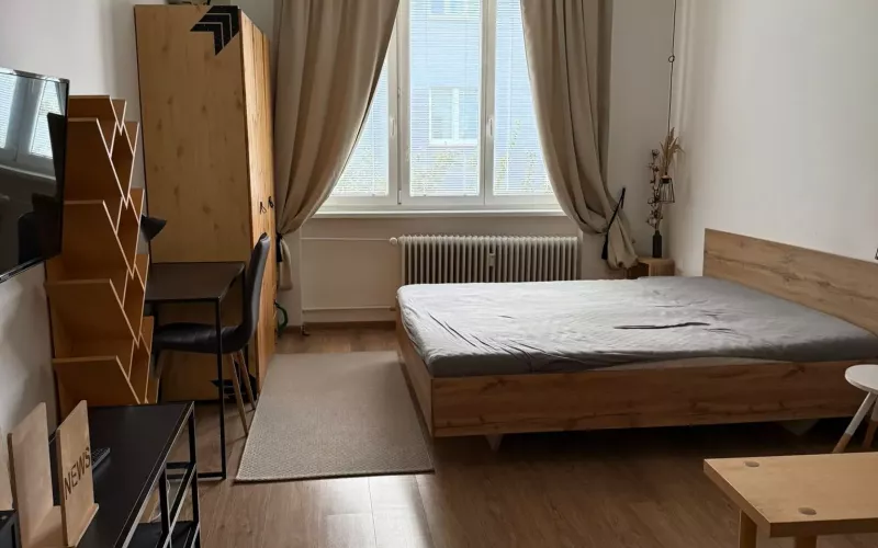 Veľký 2-izb. byt na prenájom | ZVOLENSKÁ, BA II