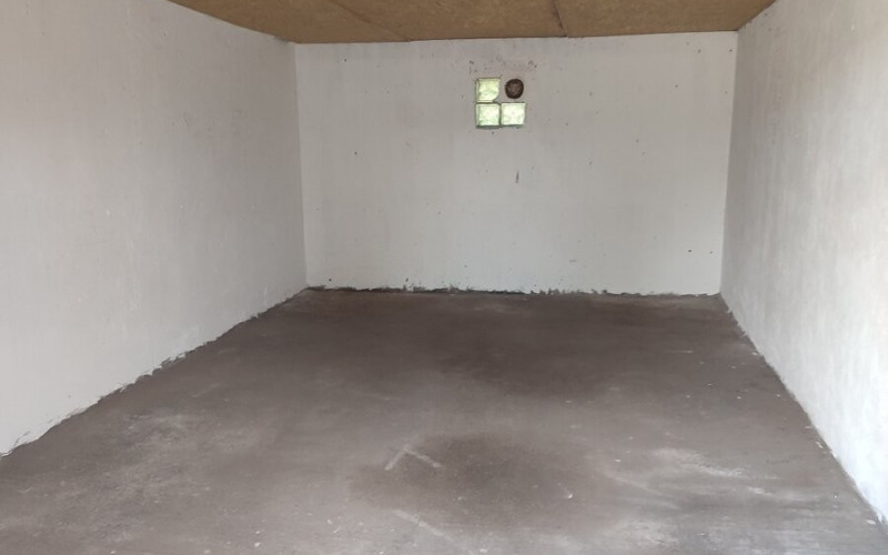 Murovaná garáž na predaj v Sládkovičove  ( 30m2 výmera)