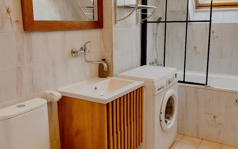 Prenajmite si tento jedinečný 2-izbový byt s atmosférou domu s hrejivým interiérom priamo na pešej zóne