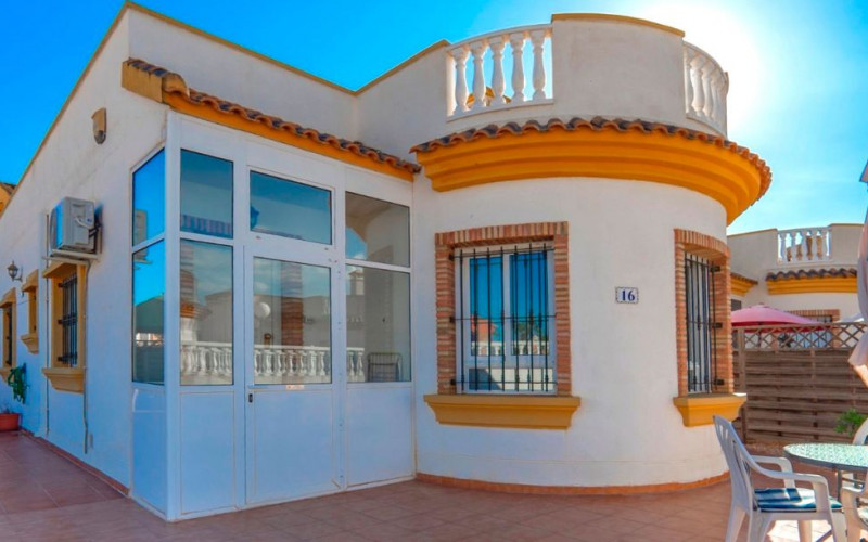 Dom 3+kk s bazénom Guardamar del Segura-El Raso, Španielsko