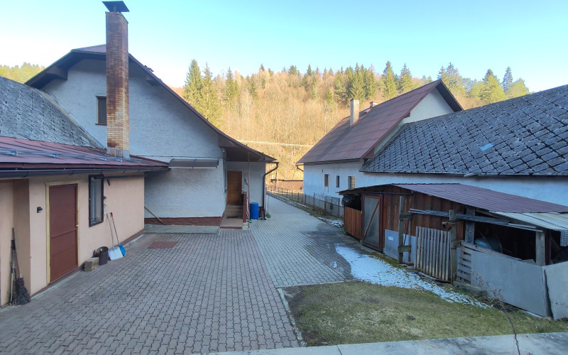 Výrazne znížená cena!Ticho, zeleň a komfort – RD s výbornou polohou v obci Lazy pod Makytou