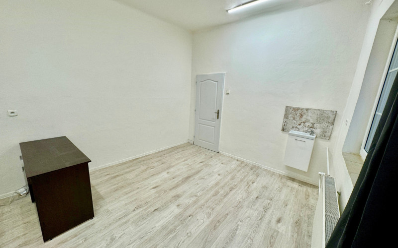 Na prenájom kancelária 20 m², Rooseveltova ul.