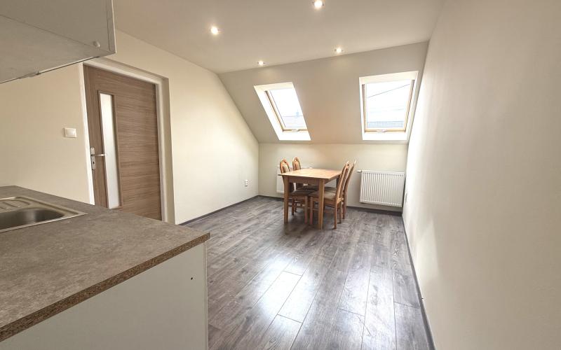 Na predaj zrekonštruovaná 2-podlažná budova v centre Šelpíc