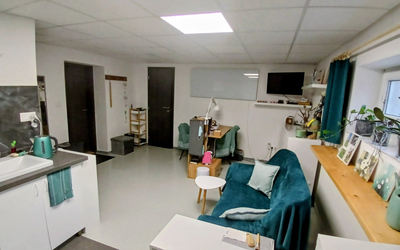 🌿 Prenájom priestoru pre služby – Dubnica nad Váhom (32 m²)