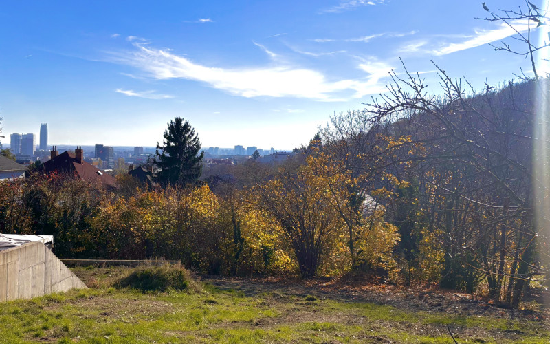 Stavebný pozemok s výhľadom na mesto | CÁDROVA, BA III