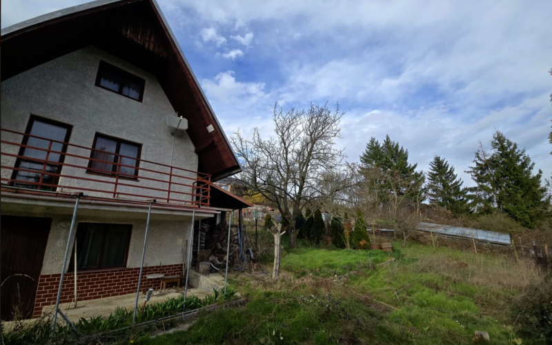 L&P | Murovaná trojpodlažná chata s pozemkom 512 m² – Rača