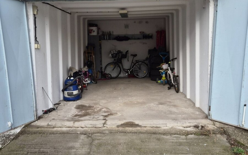 Na predaj garáž s pozemkom v Seredi na ulici Vonkajší rad