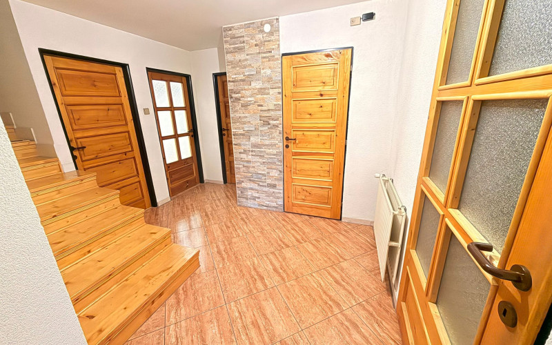 NA PREDAJ - Priestranný 6 izbový dom s garážou v Sabinove