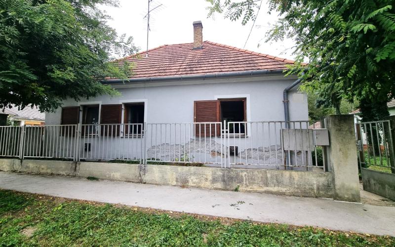 PREDAJ rodinný dom Ásvanyráró