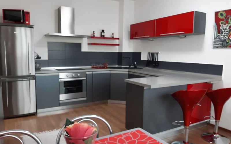 2 izbový byt Košice - Západ, trieda SNP, kompl rek, 2x lodžia, zariadený