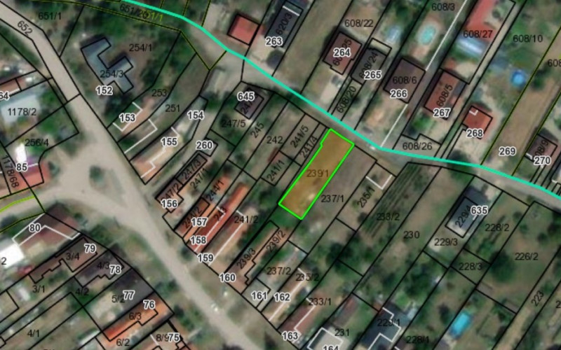 Stavebný pozemok so stavebným povolením v obci Lošonec