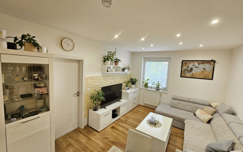 Na predaj 3-izbový zariadený byt vo Vlčkovciach