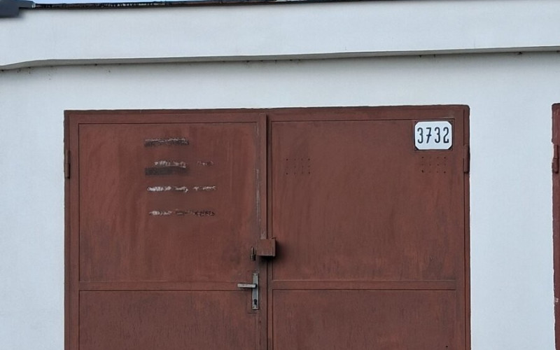 Na predaj garáž s pozemkom v OV v Seredi