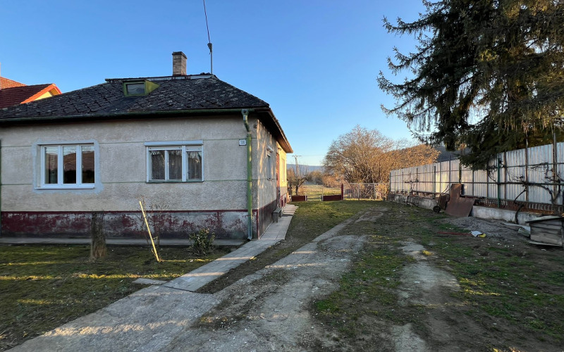 NA PREDAJ - Rodinný dom s veľkým pozemkom - Myslina