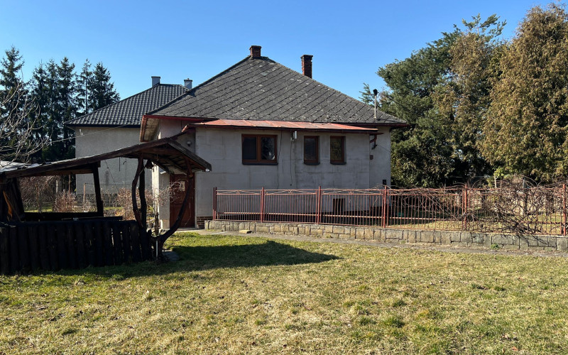 NA PREDAJ-Rodinný dom v Lipníkoch ideálny na rekonštrukciu