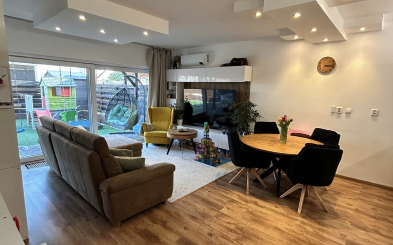 NA PREDAJ, 3-izb. byt so záhradou a parkovaním