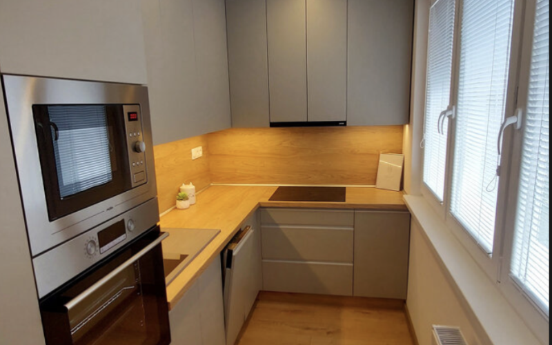 PRENÁJOM, Trieda SNP, Zrekonštruovaný 2-izb. byt