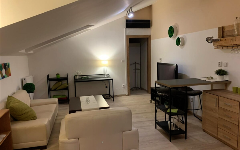 2i podkrovný byt, Hlavná ulica, centrum