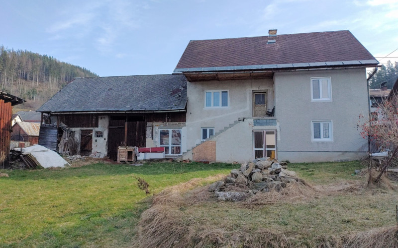 Rodinný dom v obci Pohorelá na predaj, 2 bytové jednotky
