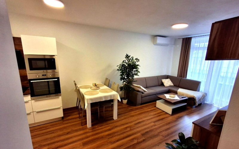 2-izbový byt s veľkou loggiou v centre - Mlynská Bašta