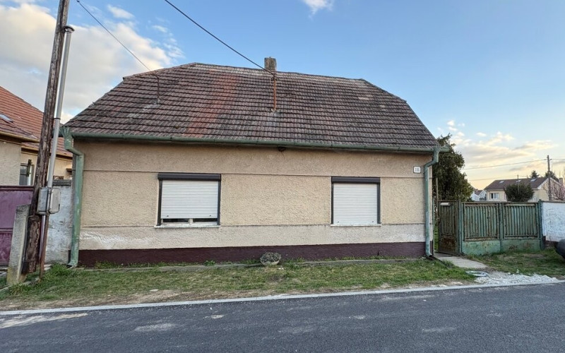 Na predaj rodinný dom v pôvodnom stave v obci Malženice