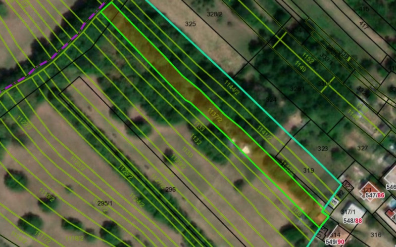 Na predaj pozemok v obci Smolenická Nová Ves